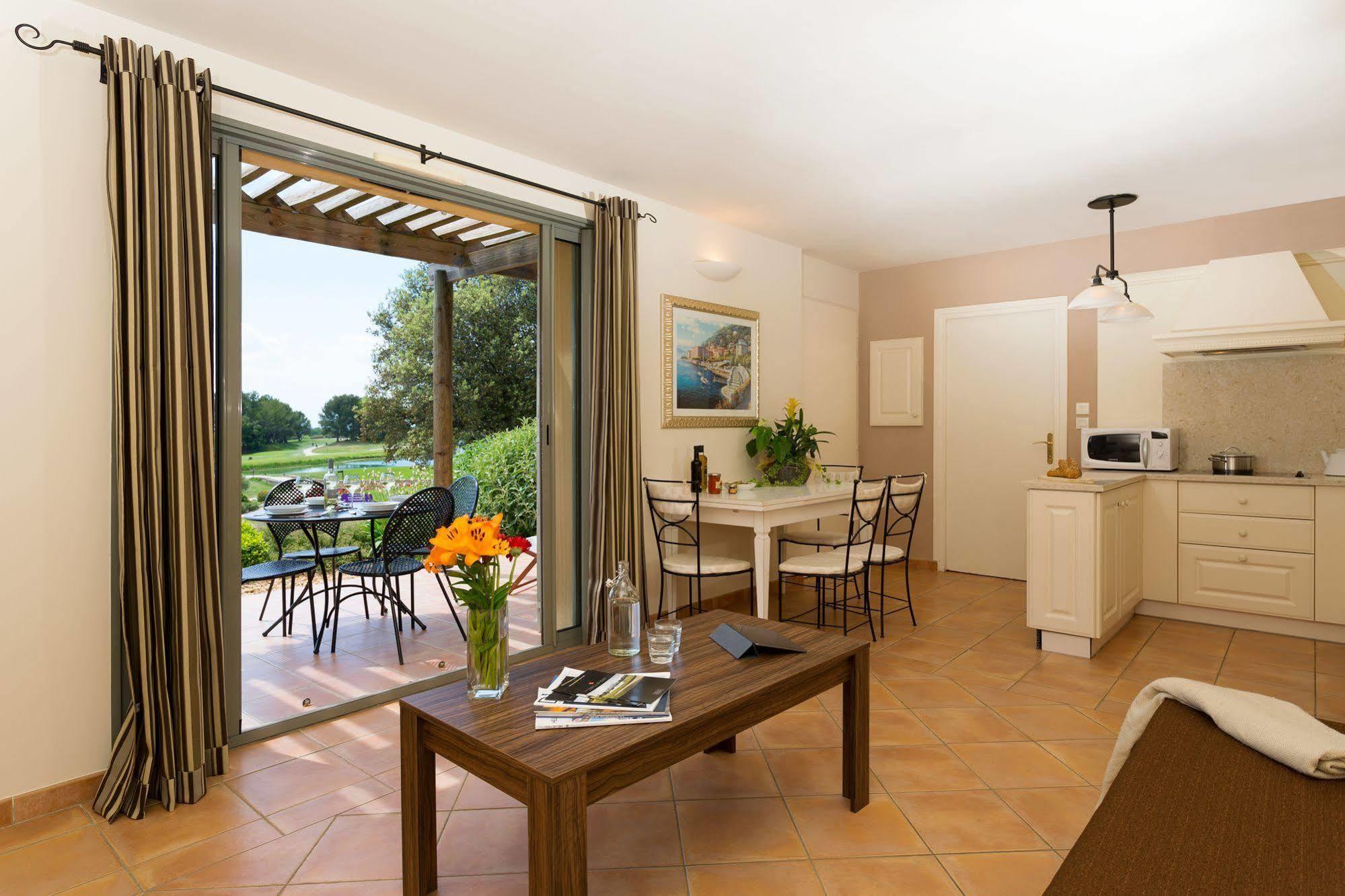 Madame Vacances Domaine Du Provence Country Club Service Premium Saumane-de-Vaucluse Экстерьер фото